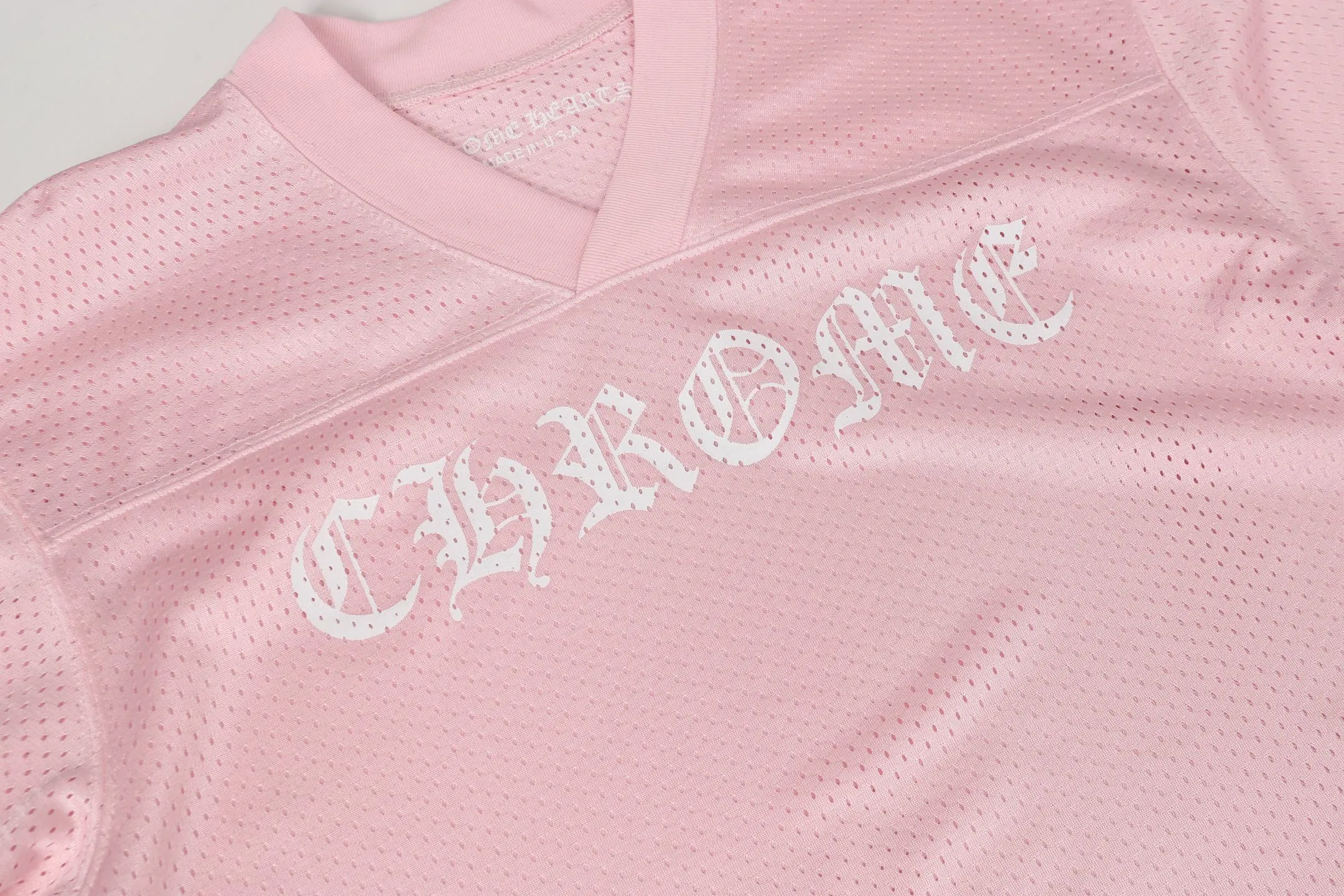 P190 Chrome Hearts CH Chrome Hearts popular Sanskrit printed mesh double-layer ice hockey jersey sports suit. Uses direct injection imported machine printing. Hardware and accessories are all ground and customized. Correct configuration. Black 2025 Chrome Hearts authentic packaging. 300 grams of custom-dyed mesh. Large version. Loose and stylish. Different from lower versions, slim and long version with upper body and hip stretch. 100% commitment: top quality. Not fast food. Highest version on the market. Top quality - different from ordinary versions on the market. If you care about quality, you should also respect the price. Absolutely 0 after-sales service and 0 return rate so far. It’s hard not to love the style - 300g mesh custom-dyed fabric - Correct high-density main mark, washed tag, hand-sewn
